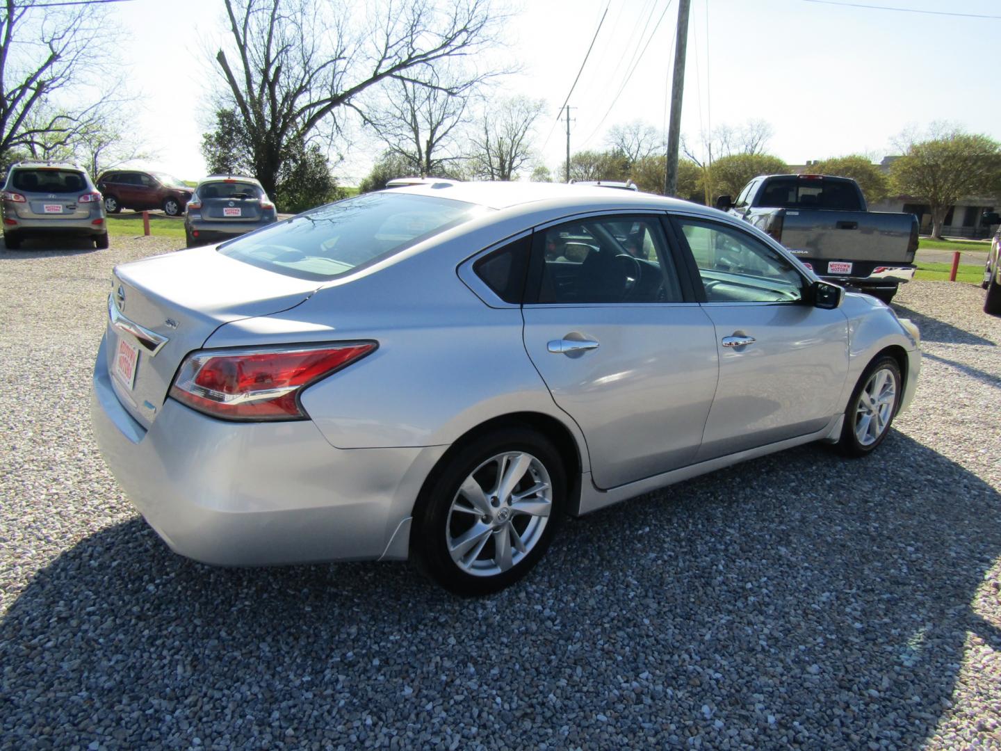 2014 Silver /Gray Nissan Altima 2.5 SL (1N4AL3AP9EC) with an 2.5L L4 DOHC 16V engine, Automatic transmission, located at 15016 S Hwy 231, Midland City, AL, 36350, (334) 983-3001, 31.306210, -85.495277 - Photo#7